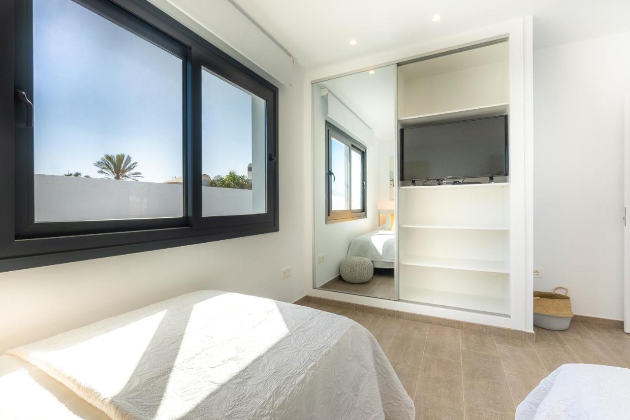 Sea Breeze Villas Lapa And Claca Playa Blanca  Exterior photo